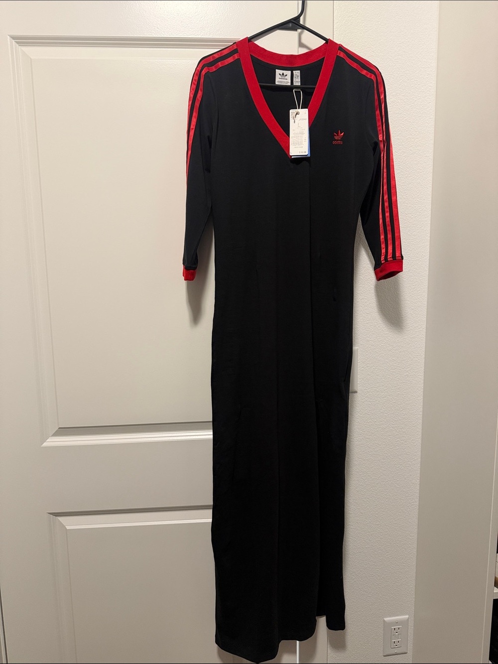 BNWT adidas ADICOLOR CLASSICS 3-STRIPES MAXI DRESS - Picture 2 of 6